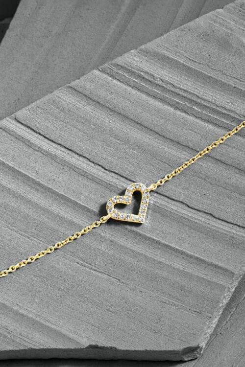 pexels-the-glorious-studio-10037657