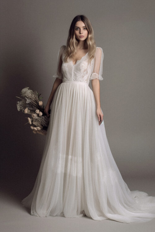 ksdata_picture_similar_as_the_link_beautiful_model_standing_stu_03b48af4-d848-4714-bd15-737555b0e6c1