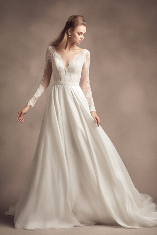 ksdata_picture_similar_as_the_link_beautiful_model_standing_stu_48e34284-0816-4b1f-988d-a09ad20bb7cc