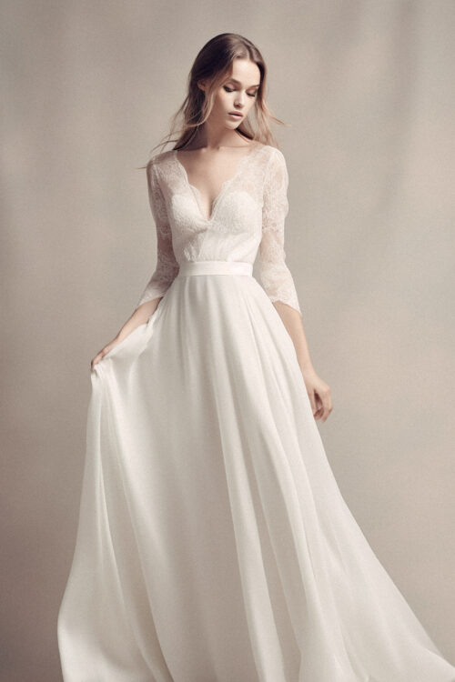 ksdata_picture_similar_as_the_link_beautiful_model_standing_stu_e7034116-cb20-45a3-a649-373816f68c40