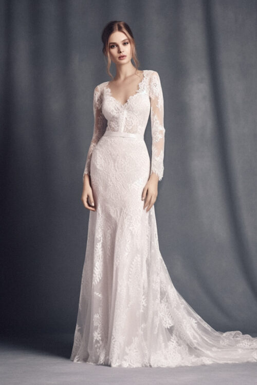 ksdata_picture_similar_to_the_link_beautiful_model_standing_stu_031162d6-26bf-43b3-987b-6f1c6ca3e0bf