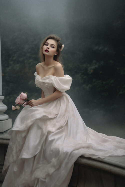 ksdata_picture_similar_to_the_link_beautiful_model_standing_stu_96d6b19e-3233-48b0-9179-a07da02ec046 (1)