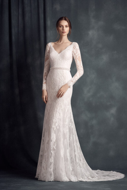 ksdata_picture_similar_to_the_link_beautiful_model_standing_stu_b7ba05d6-dcfd-4f26-a5fb-c55ee3df50b2