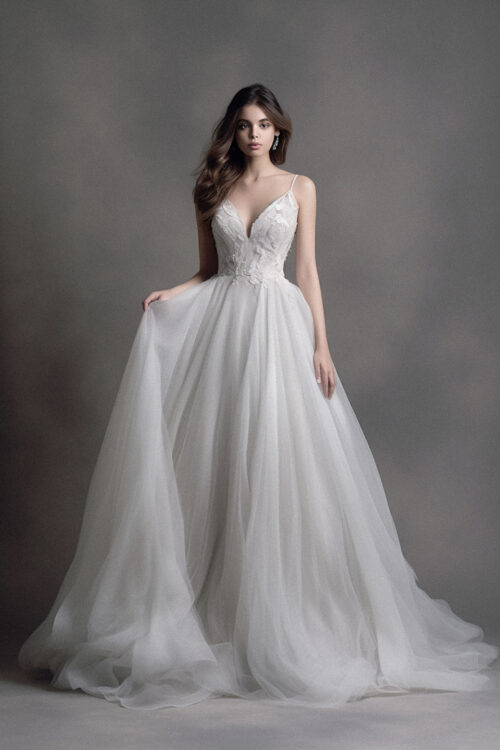 ksdata_picture_similar_to_the_link_beautiful_model_standing_stu_bb725b58-67c2-4c50-b5ff-ef79f5234c79