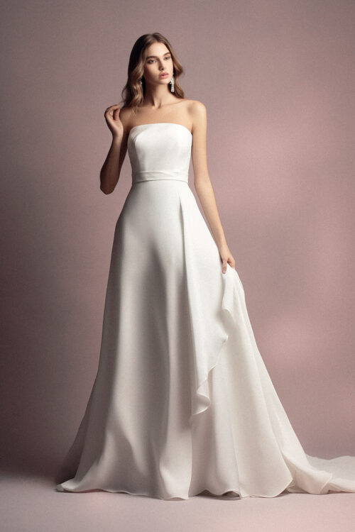 ksdata_picture_similar_to_the_link_beautiful_model_standing_stu_cba6361a-12cf-4538-8751-4efd8311a4db